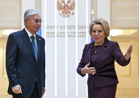 Токаев прибыл в Совет Федерации на встречу с Матвиенко