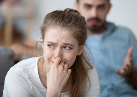 Психолог ответил, почему люди держатся за изжившие себя отношения