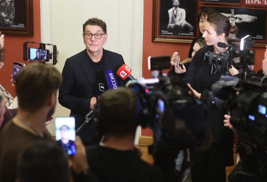 Сергей Маковецкий на церемонии прощания с народным артистом России Владимиром Симоновым в Театре имени Евгения Вахтангова