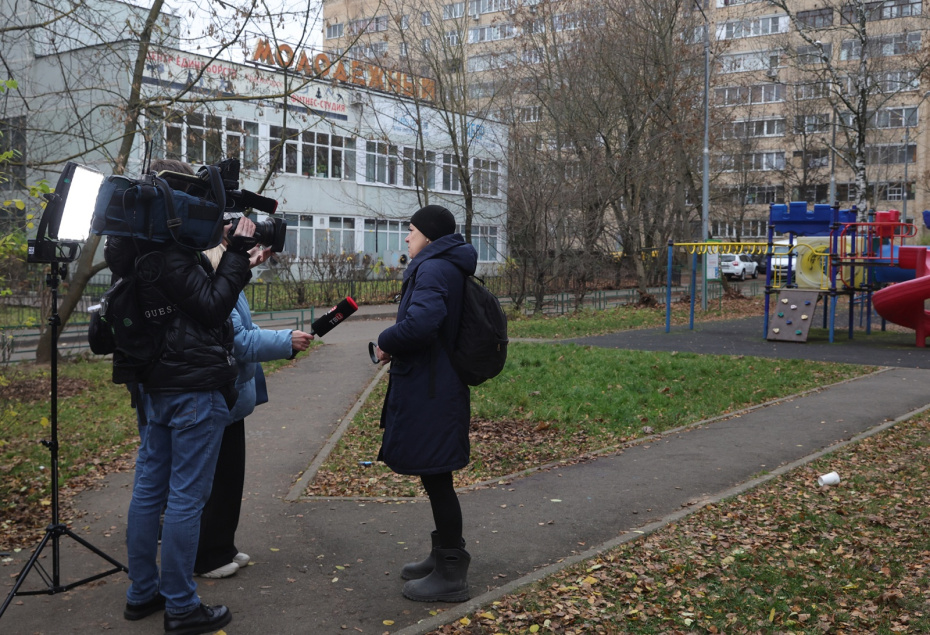 Красногорск. Обстановка на месте взрыва в Красногорске, где девятилетний мальчик получил тяжелые травмы после взрыва самодельного устройства, спрятанного в десяти рублевой купюре