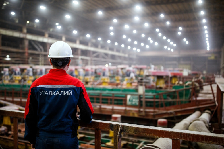 Рабочий на Сильвинитовой обогатительной фабрике (СОФ) в Пермском крае. Сильвинитовая обогатительная фабрика по производству хлористого калия является самой крупной фабрикой компании «Уралкалий»