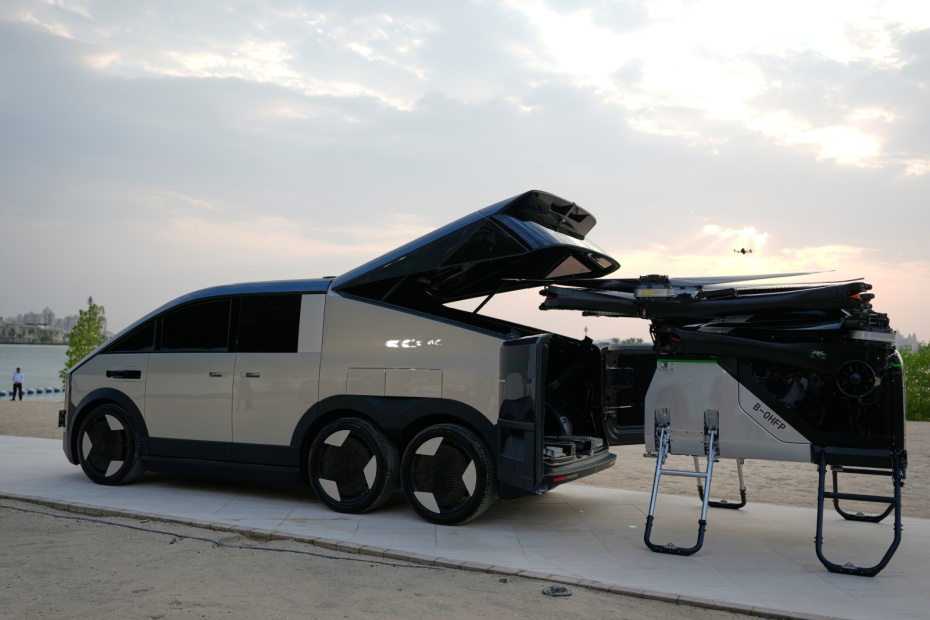 Китайская компания Xpeng Aeroht представила новый автомобиль с летающим модулем Aeroht One в Дубае