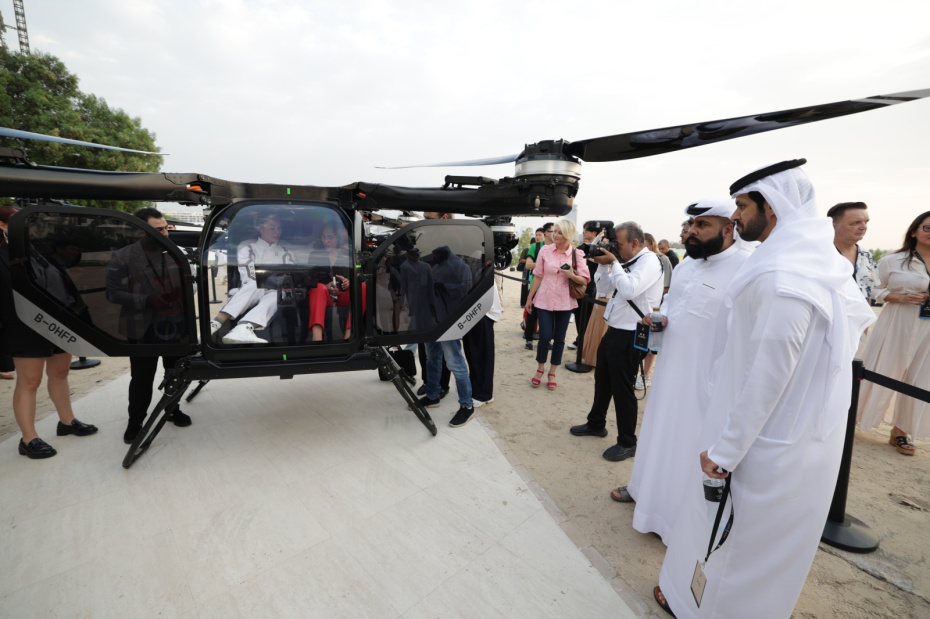 Презентация Xpeng Land Aircraft Carrier в Дубае