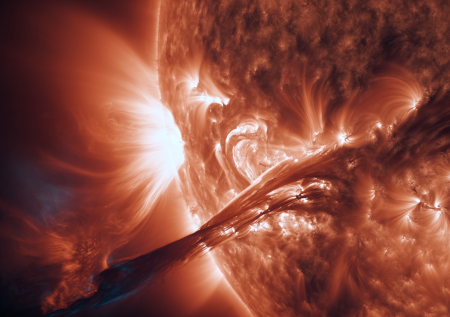 Земля находится под влиянием мощнейшей магнитной бури