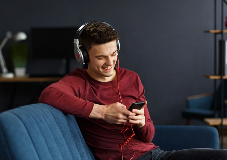 Созданная ИИ песня возглавила чарты США