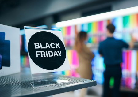 Американские компании отказываются от «черной пятницы» из-за пошлин