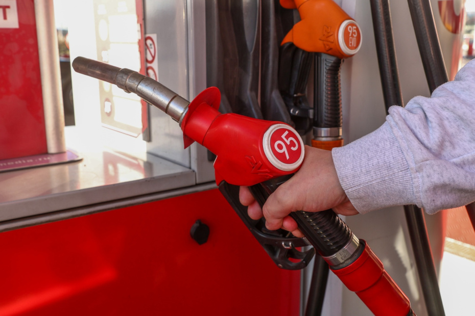 Расход бензина на 100 км: как рассчитать и сколько заправиться