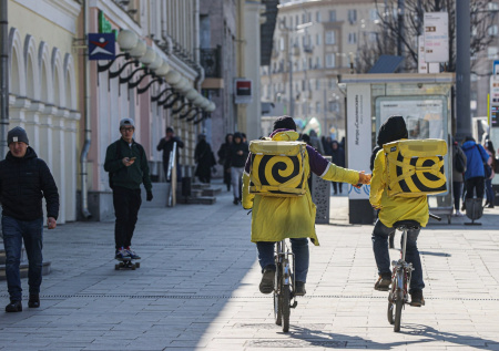 В Яндексе прокомментировали вопрос о доставке алкоголя курьерами