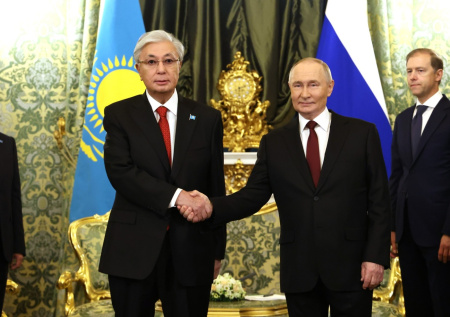 Путин выразил благодарность Токаеву за поддержку русского языка