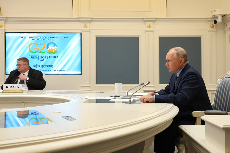 Владимир Путин и Алексей Оверчук в ходе внеочередного саммита «Группы двадцати» (в режиме видеоконференции), 22 ноября 2023 года