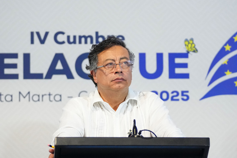 Густаво Петро