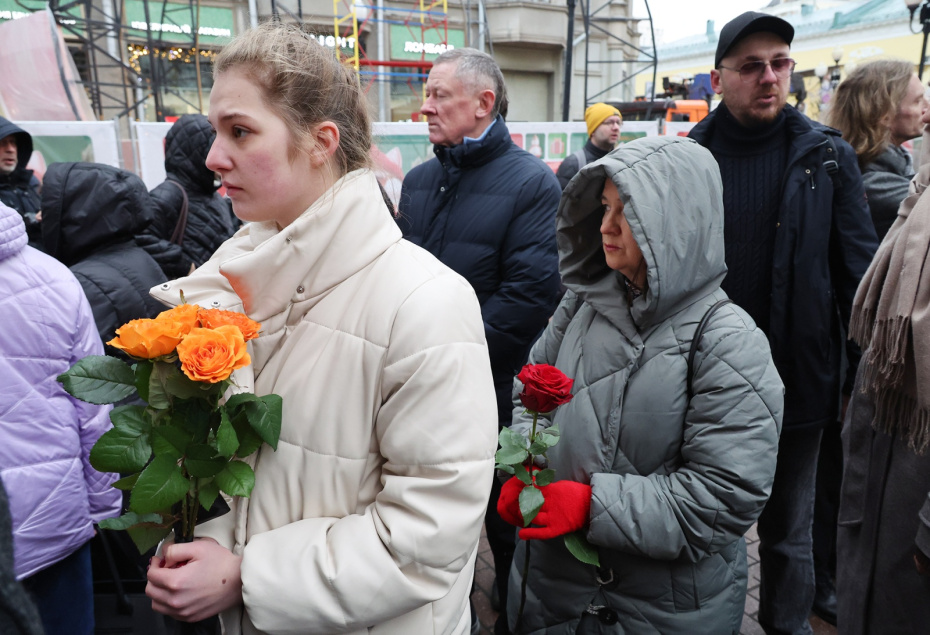 Обстановка у Театра им. Евгения Вахтангова в Москве, где проходило прощание с народным артистом России Владимиром Симоновым