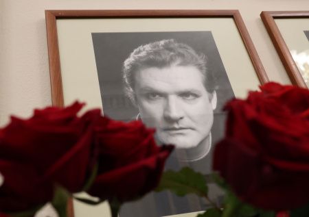 Две жены, Гришаева, Маковецкий: как в Москве простились с Симоновым