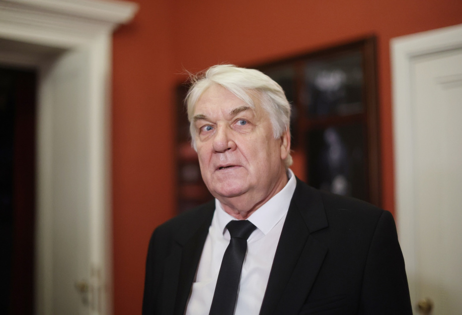 Юрий Шлыков на церемонии прощания с народным артистом России Владимиром Симоновым в Театре имени Евгения Вахтангова