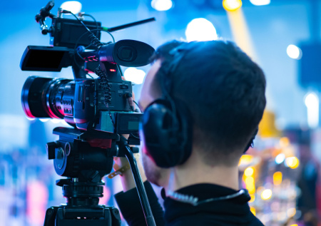 Россиянка объяснила поступок дочери с жестом о помощи в эфире телешоу