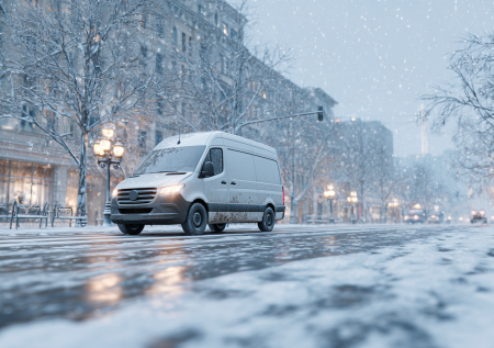 Зимний кодекс курьера: Ozon раскрыл правила безопасности на дорогах