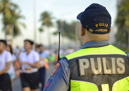 Из Филиппин депортировали в Россию сбежавшего телефонного мошенника