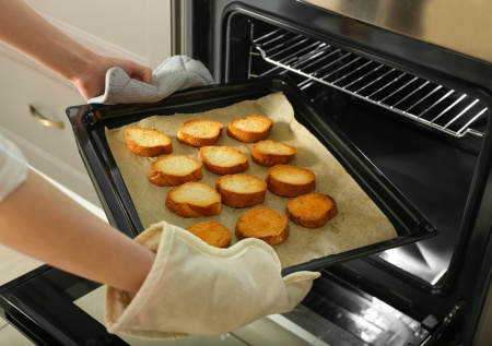 Не спешите выбрасывать черствый хлеб: кулинарные лайфхаки для бережливых хозяек