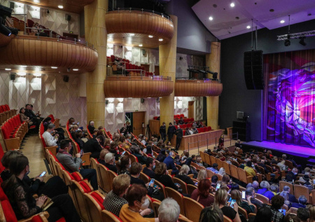 В России назвали способ спасти театры от пустых залов