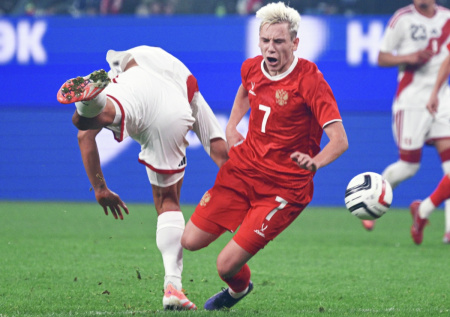 «Дворовая команда»: Пономарев пристыдил сборную России за матч против Перу