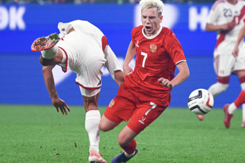 Алексей Батраков (Россия) в товарищеском матче со сборной Перу в Санкт-Петербурге