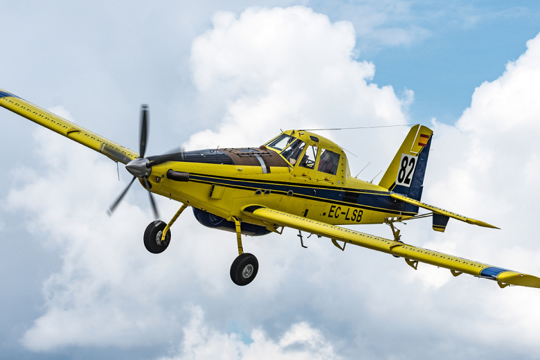 Самолет-амфибия AT-802