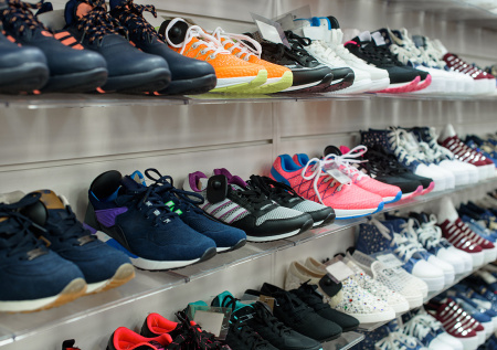 Россиянин провернул хитрую схему в магазине кроссовок