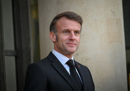 В ГД высмеяли Макрона за слова об «информационной войне» РФ из-за клопов