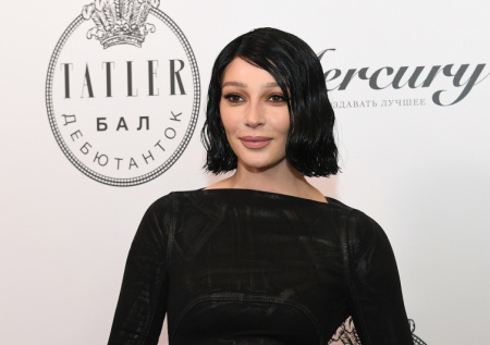 Настя Ивлеева выбрала черное свадебное платье для ЗАГСа