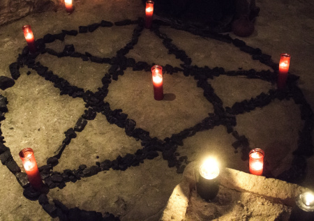 Хозяйка крупнейшего борделя запретила колдовство на территории заведения