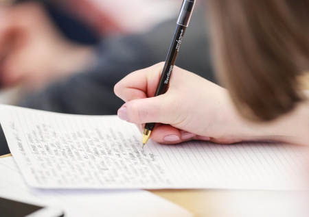 В Минобрнауки раскрыли, кого коснется запрет на платный прием в вузы