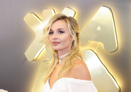 Гагарина поселилась с бойфрендом-целителем в особняке за 500 млн рублей