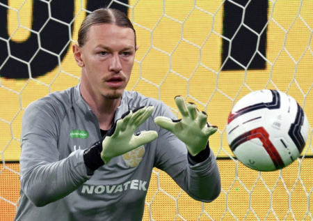 «Бездарный вратарь»: Сафонов ошибся в матче против Перу, что с ним не так