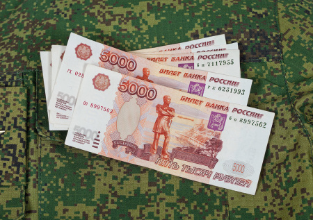 Российских военных в приграничье не оставили без выплат