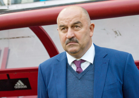 «Надо себя нормально вести»: Черчесов об эмоциональном поведении Станковича