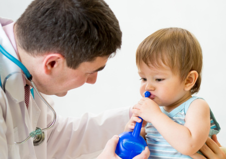 Ребенок едва не лишился зрения из-за промывания носа