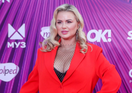 Свадьба, проблемы с похудением, пластика, СВО: как живет Анна Семенович