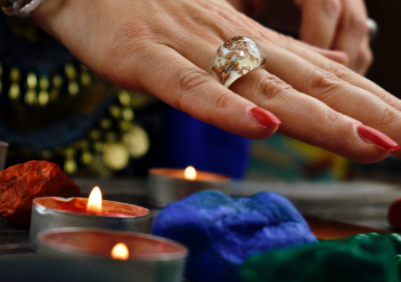 Хозяйка крупнейшего борделя запретила колдовство на территории заведения