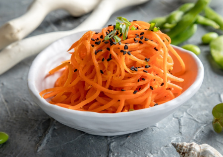 Муж любит, когда делаю сочно: классический рецепт моркови по-корейски