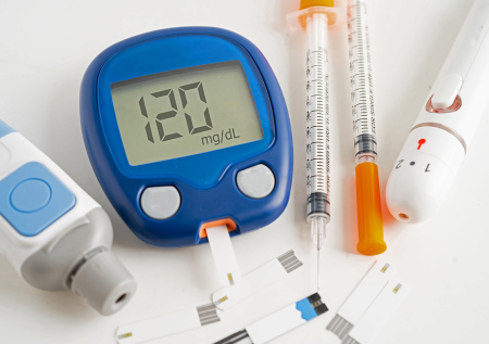 «Умные» помпы, контактные линзы: как девайсы помогают при лечении диабета
