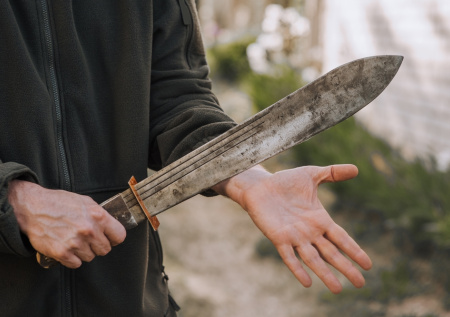 Юноша влюбился в девушку головореза и лишился жизни