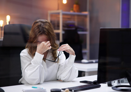 Психолог назвала причины внезапно возникающей усталости и отказа от общения