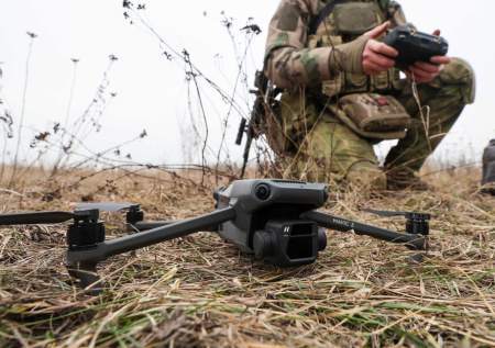 Украинец одним жестом на видео ответил оператору БПЛА на СВО