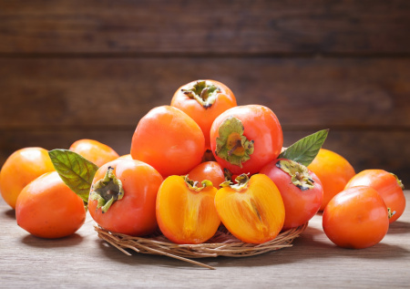 Диетолог рассказала, кому категорически нельзя есть хурму