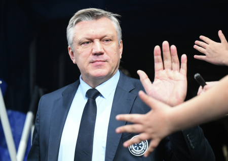 Хоккейный клуб «Сибирь» выгнал главного тренера из-за одной причины