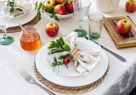 Названы продукты для новогоднего стола, которые лучше купить уже сейчас