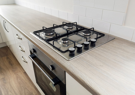 Секрет сияющей плиты: два обычных продукта против жира и нагара