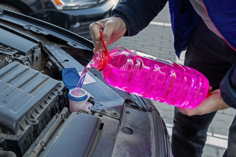 Работа с техническими жидкостями и топливом