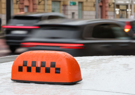 Юрист ответил, что поможет регулировать работу такси