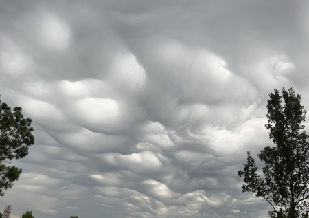 Над Москвой заметили «дьявольские» облака
